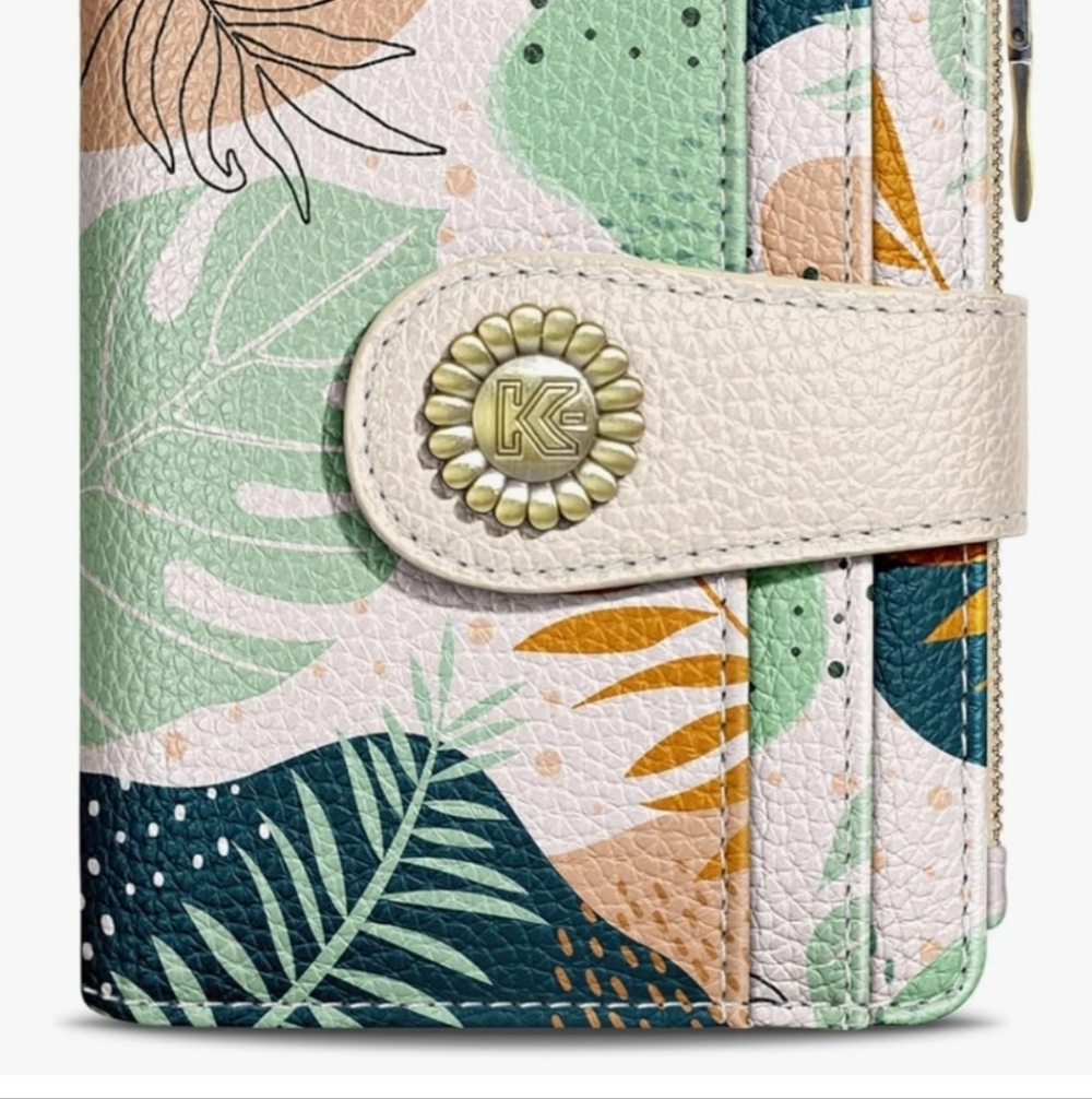 Colorful RFID-Blocking Wallet - Picture 3 of 6